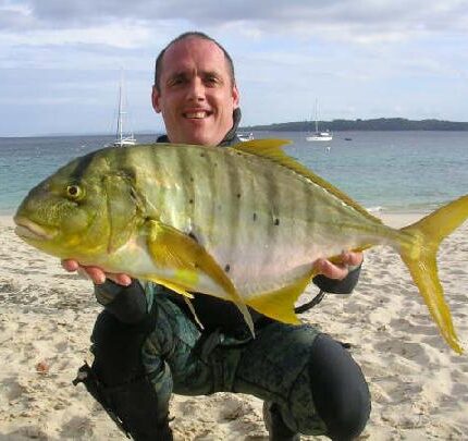 Prise d'une carangue d'or Gnathanodon speciosus (Panama)