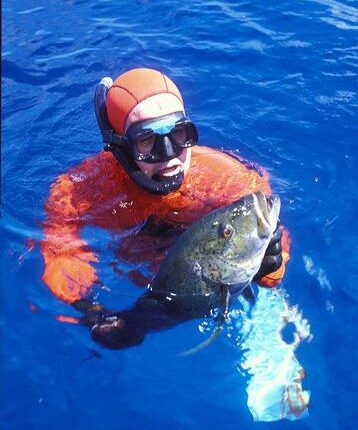 Prise d'une carangue bleue (Mayotte - Océan Indien)