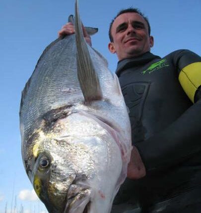 La récompense d'un moniteur de chasse sous-marine